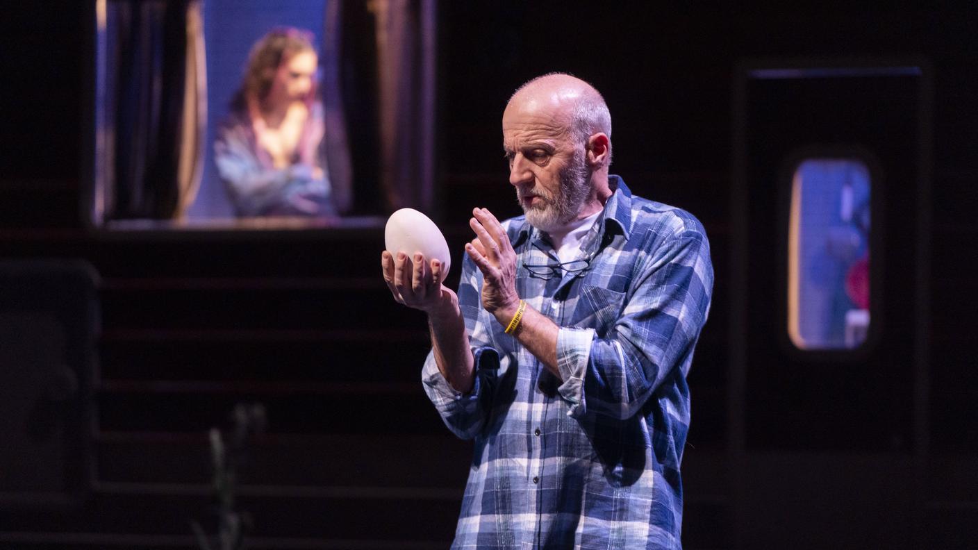Marco Paolini con lo spettacolo Darwin, Nevada in scena al Piccolo Teatro di Milano