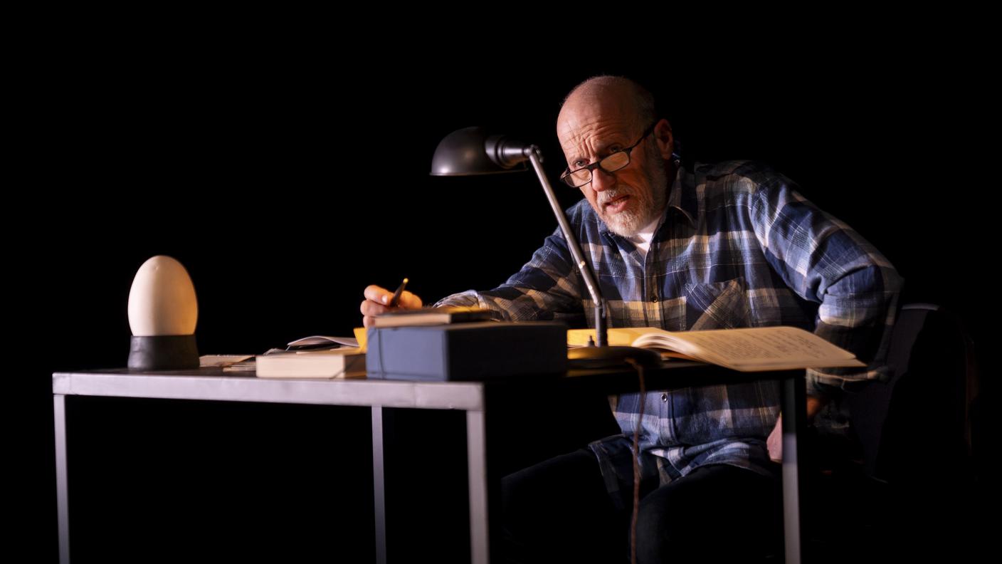 Marco Paolini con lo spettacolo Darwin, Nevada in scena al Piccolo Teatro di Milano