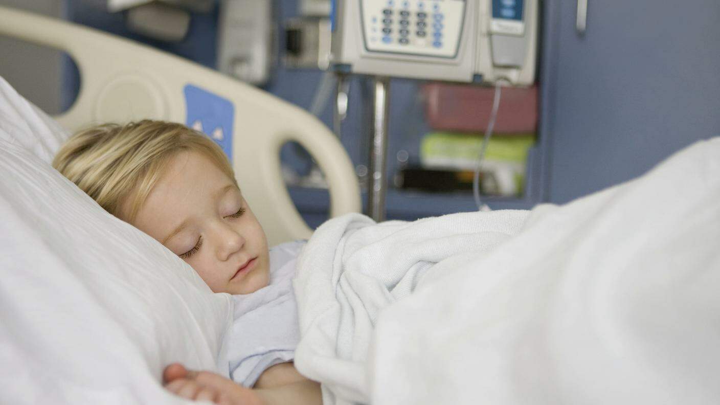 Bambino, Ospedale, Malattia, Pediatra, Reparto di ospedale, Dormire, Convalescenza, 2-3 anni