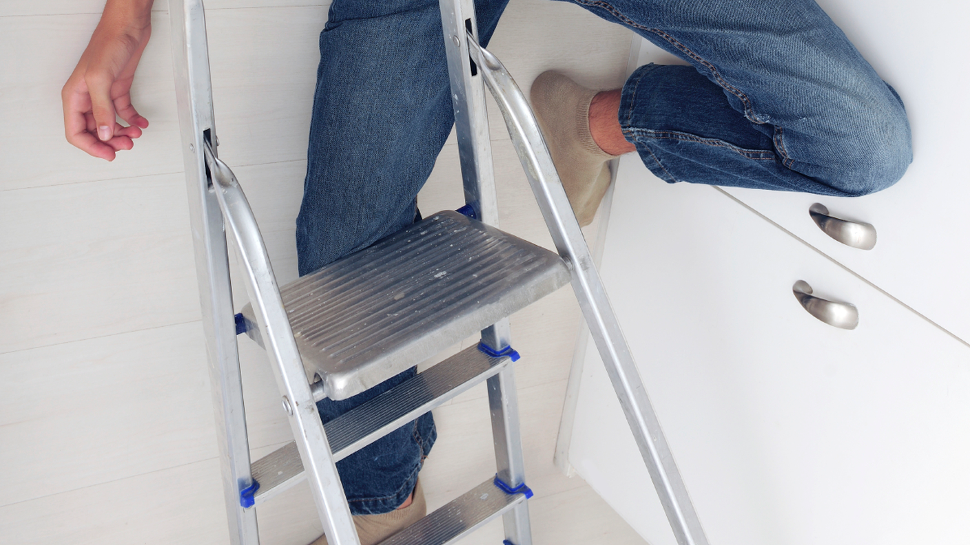 Cadere, Disgrazia, Scala, Interno di casa, Soltanto una persona, Uomini, assicurazione,