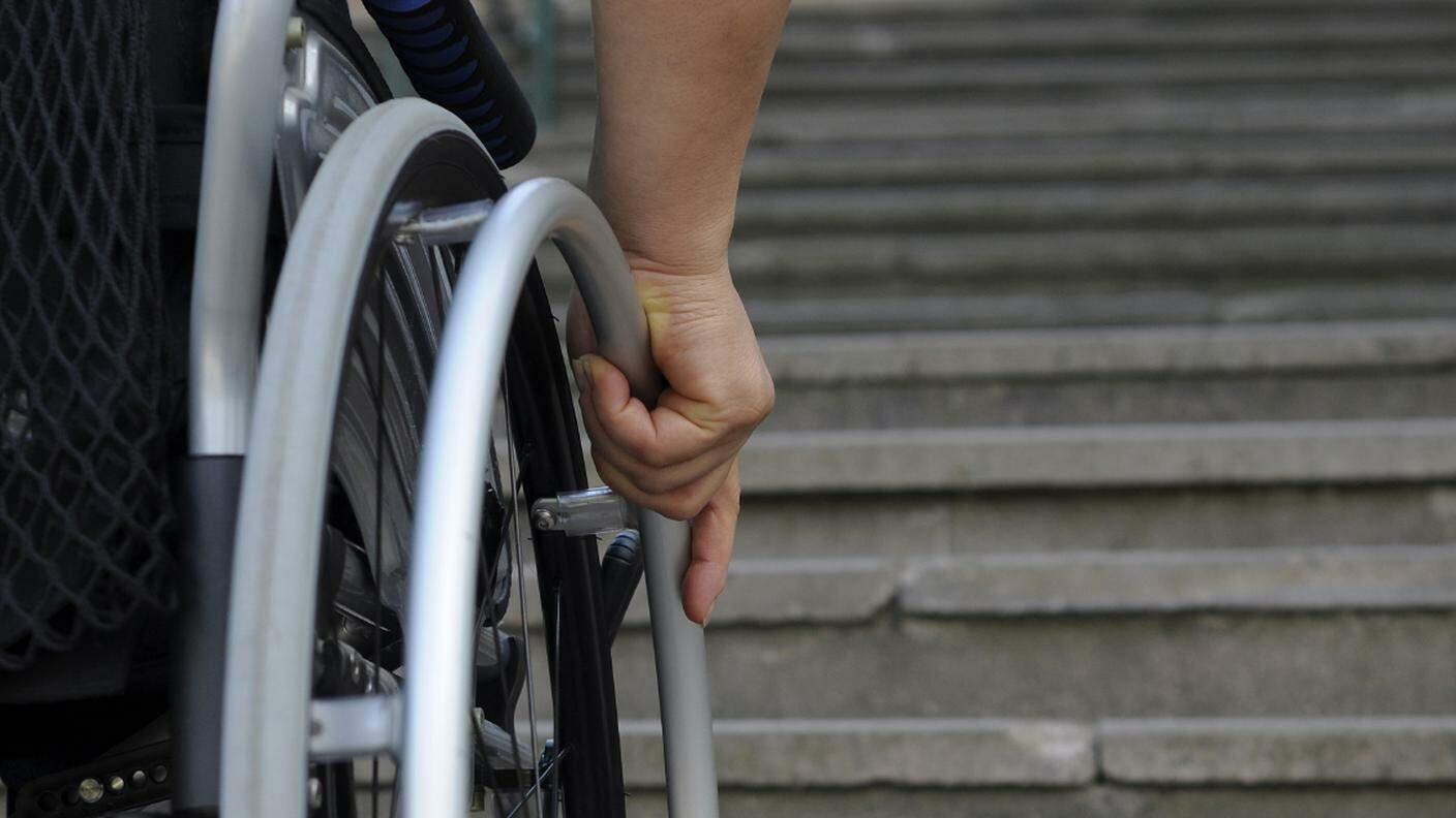 Sedia a rotelle, Accessibilità, Scalinata, Disabile, Gradino, Barriere architettoniche