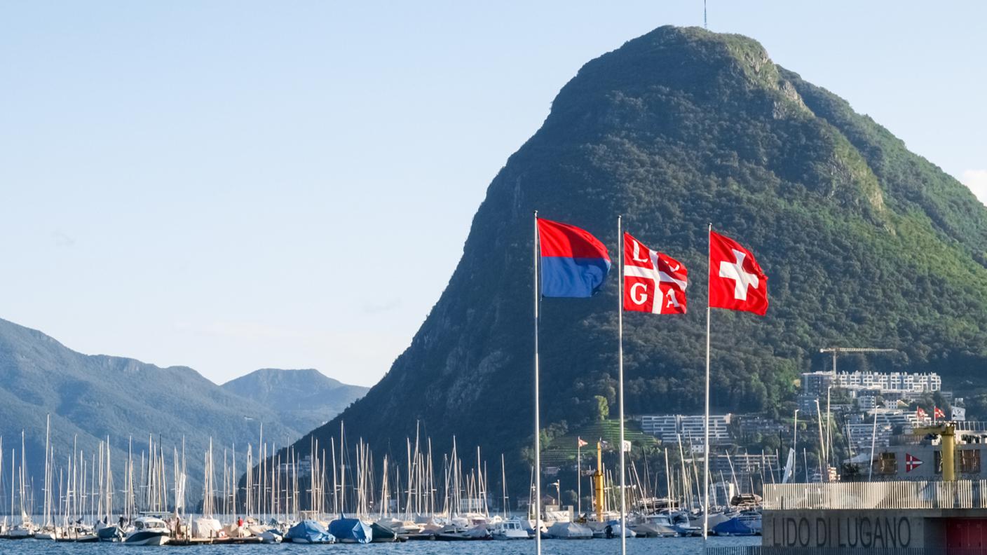 Il Monte San Salvatore dal Lido di Lugano