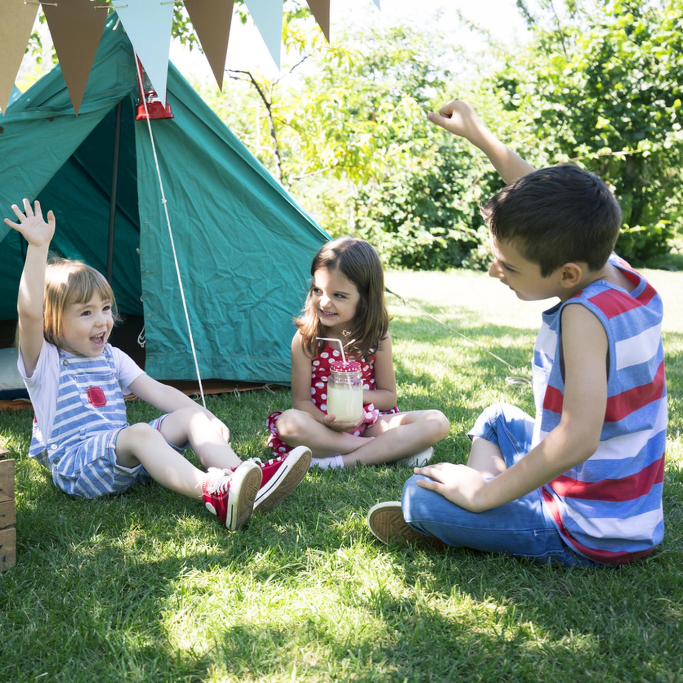 bambini, estate, giocare, tenda, giardino