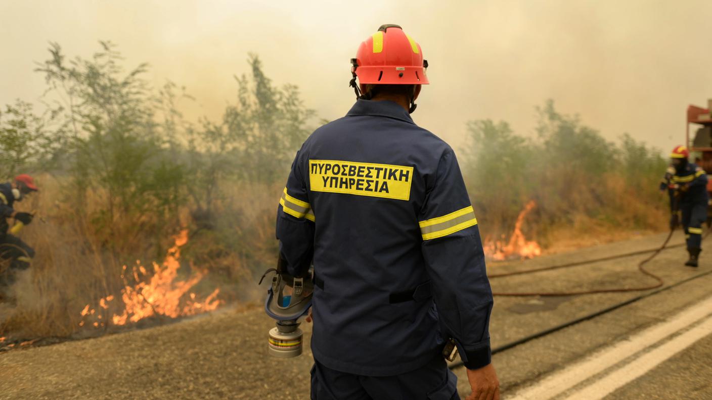 pompieri greci in azione