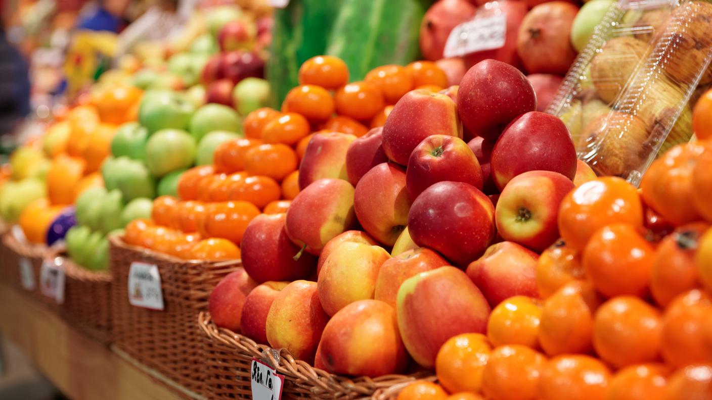 Frutta nei negozi