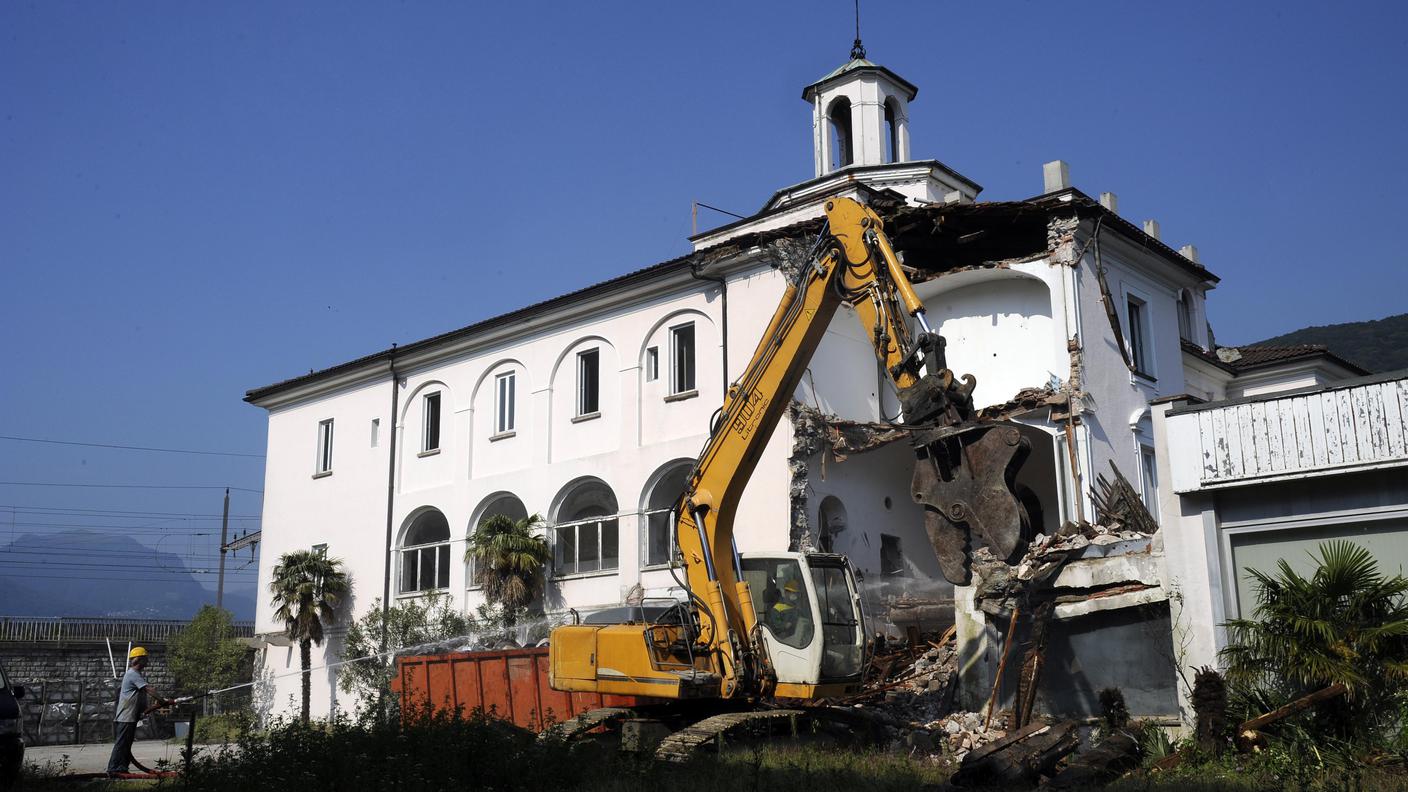 Melide: inizio lavori di abbattimento La Romantica (Villa Galli)