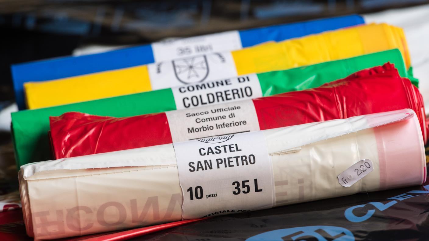 Sacchi colorati e tassa sul sacco