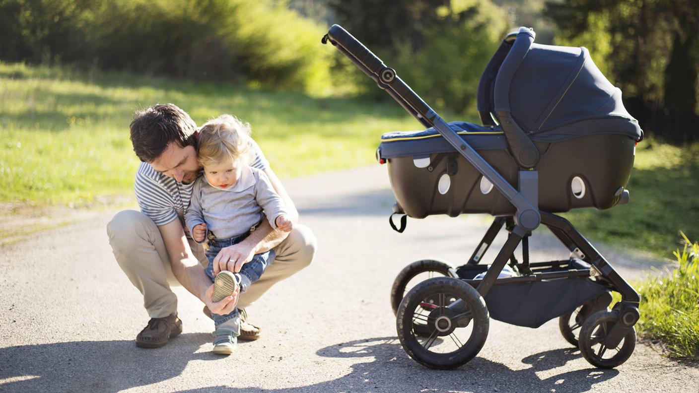 passeggino, papà, figli, neonato