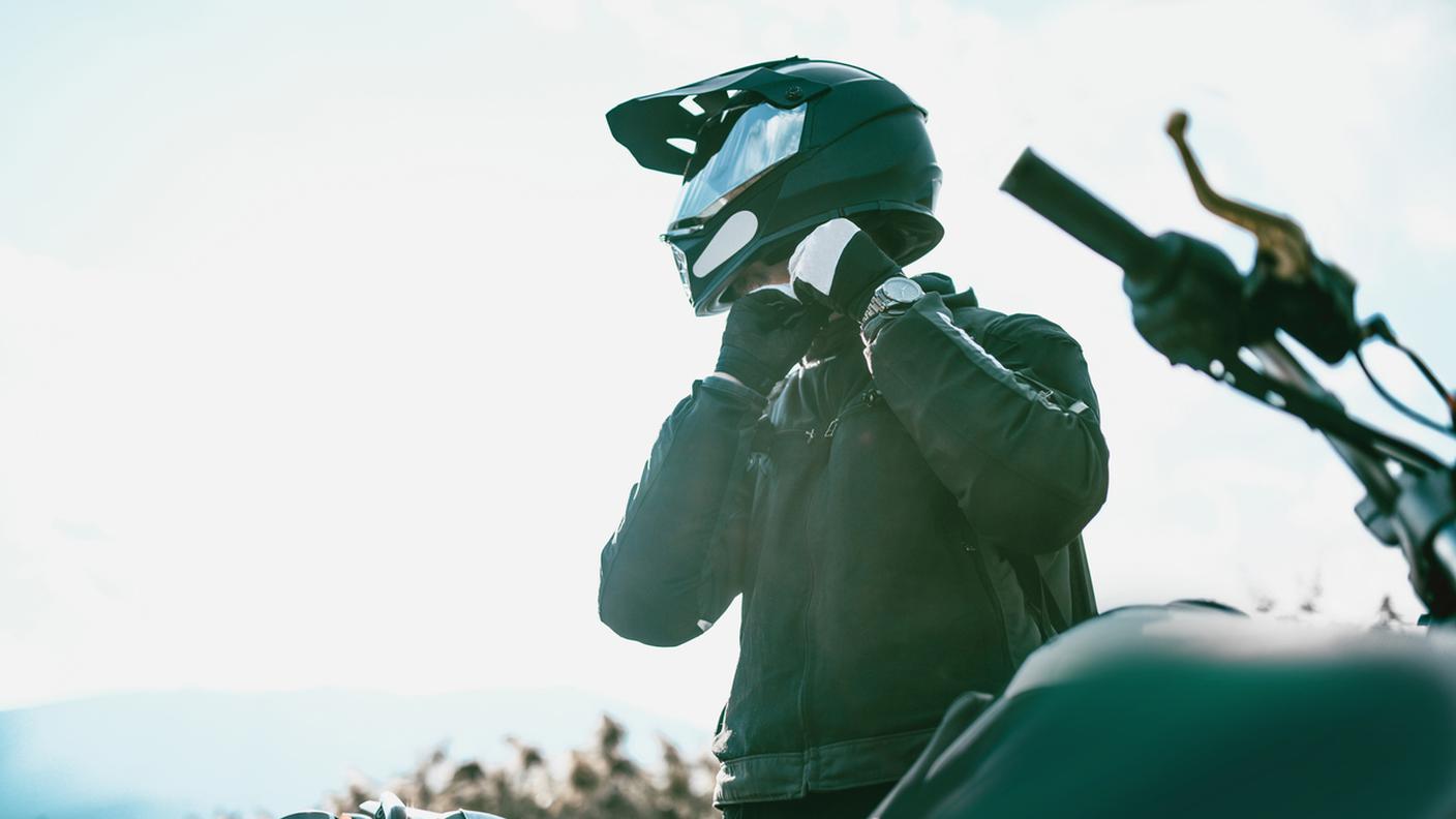 motociclisti, sicurezza, casco