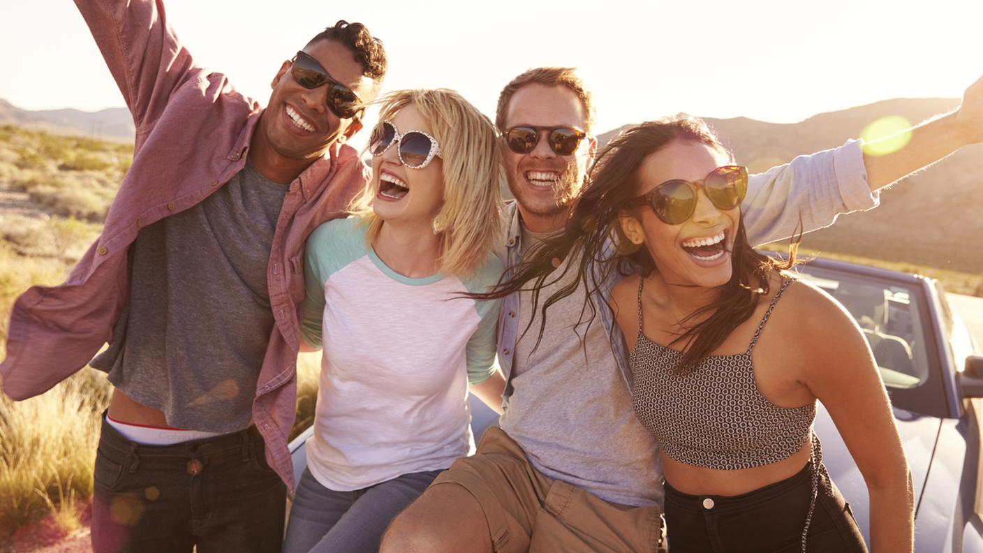 relazioni interpersonali, amici, ridere, viaggio