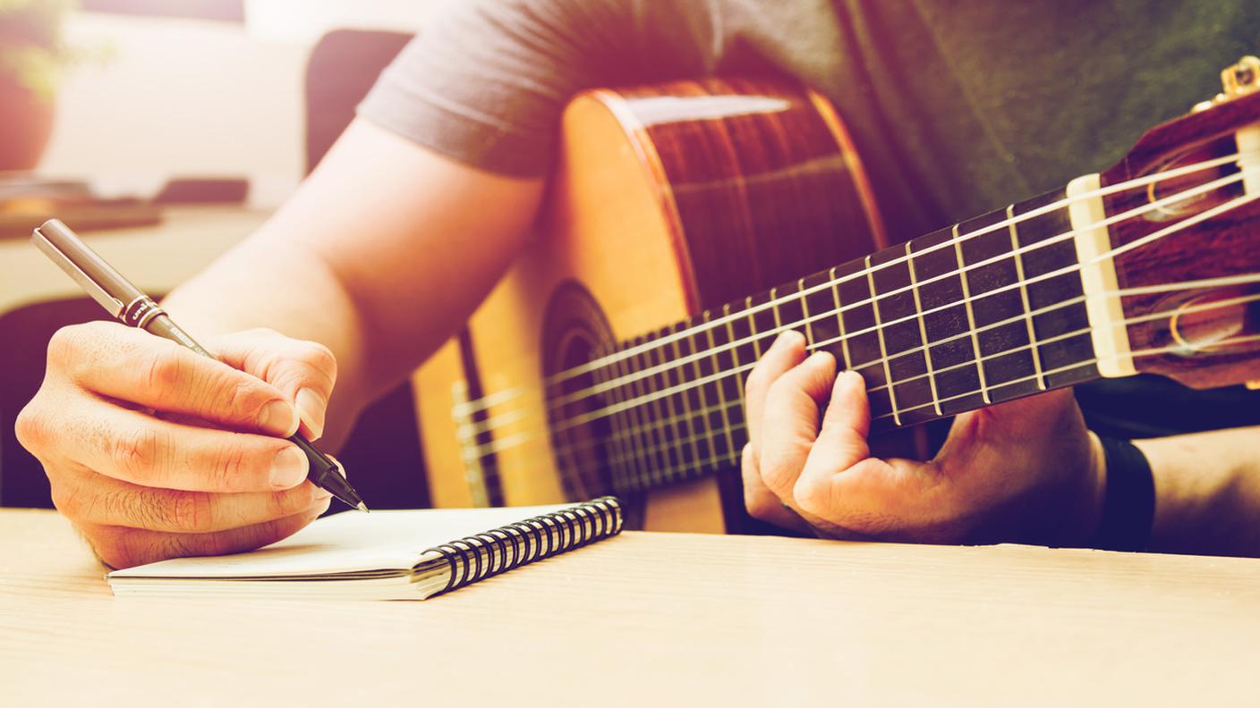 chitarra scrivere canzone