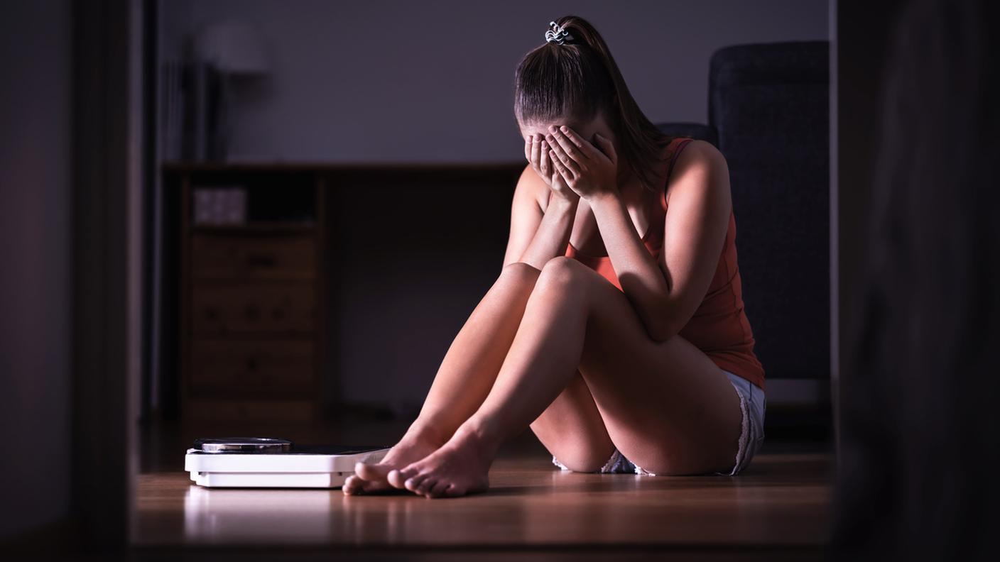 anoressia bulimia donna bilancia
