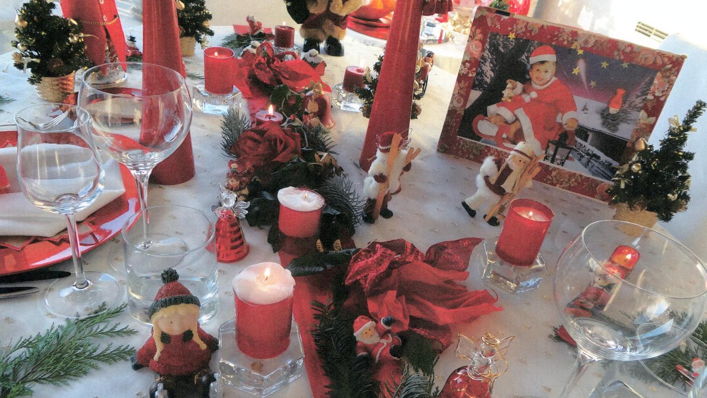 Tavolo addobbato Natale.jpg