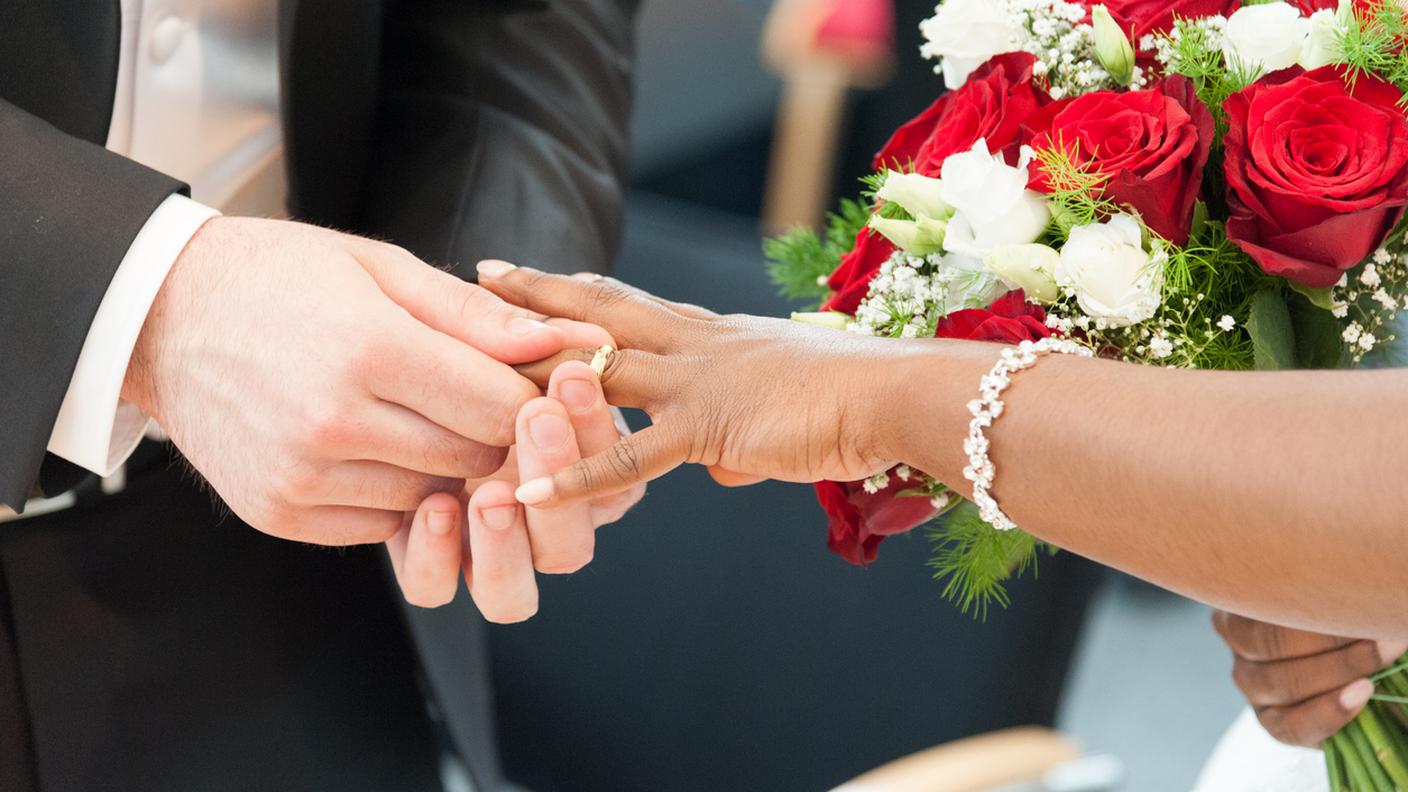 sposarsi, matrimonio, chiesa, velo, anelli, prete