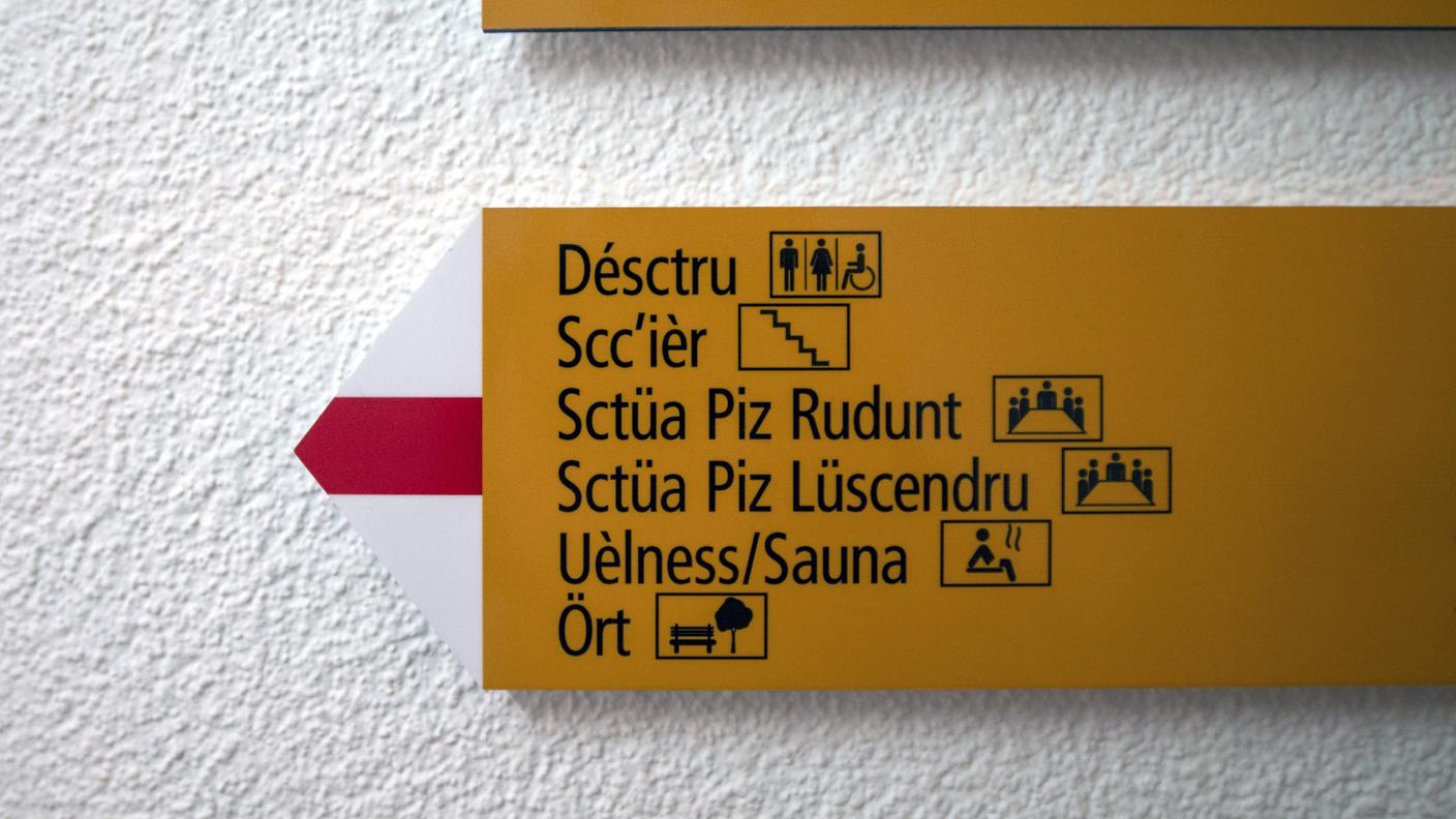 Airolo, segnaletica di montagna rigorosamente scritta in dialetto