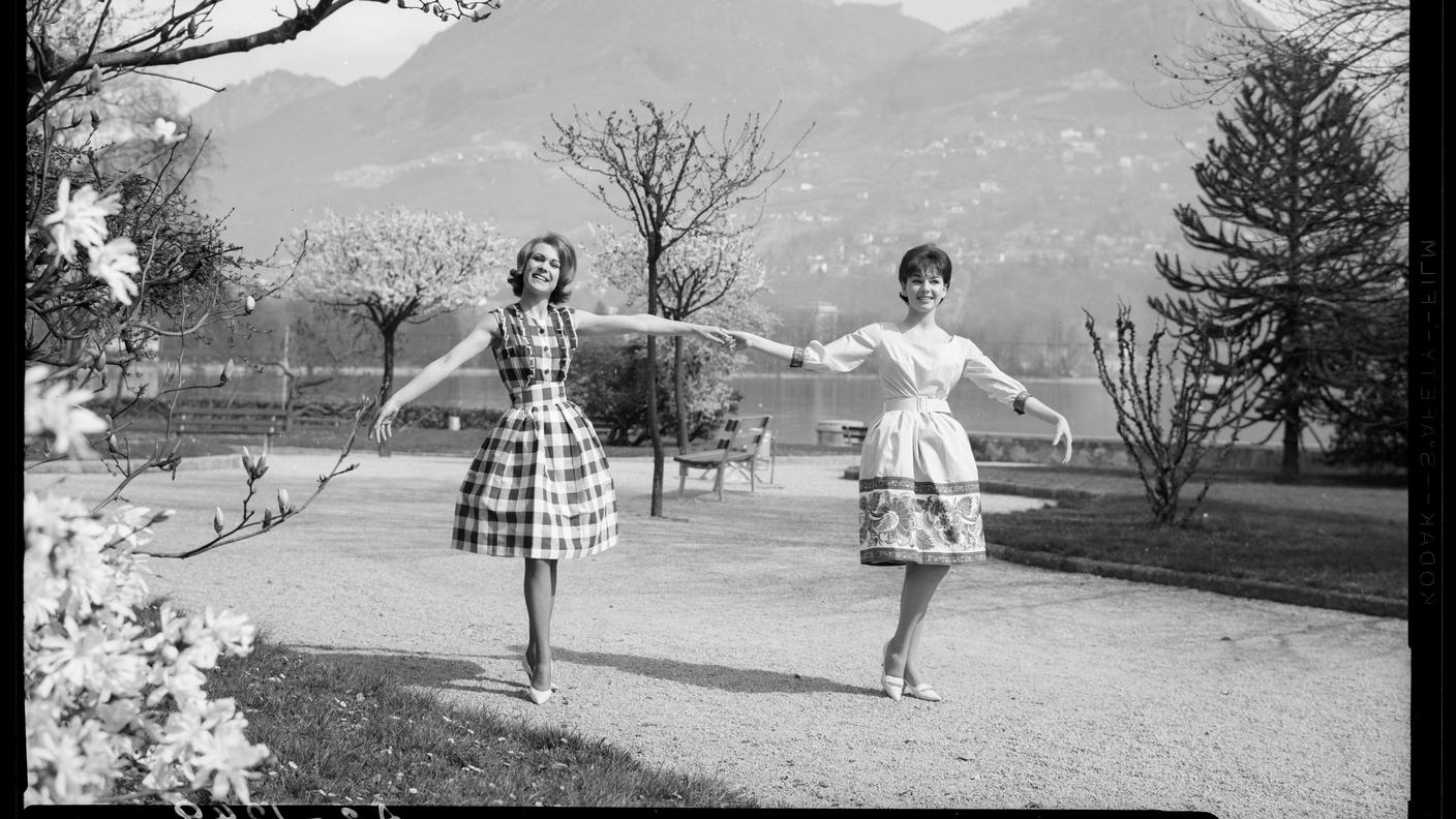 Modelle ai giardini del Belvedere a Lugano, 1961 - dalla mostra fotografica "Vincenzo Vicari. Lugano e la moda"
