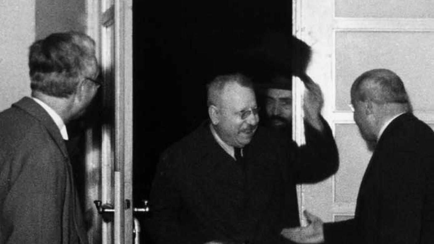 Benedetto Croce accolto negli studio della RSI (1936)