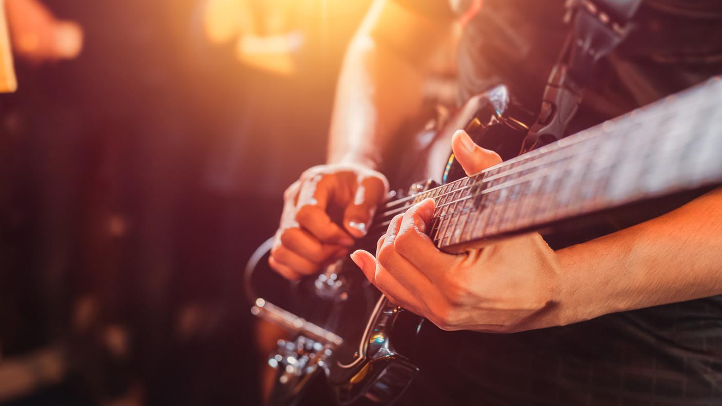 musica rock, concerto live, chitarra elettrica, chitarrista, basso