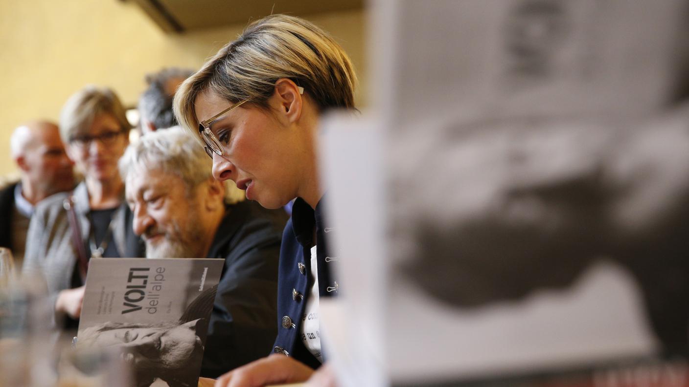 Autografi del libri Volti dell'alpe, Volti dell'alpe, Palacinema Locarno, 25.02.18
