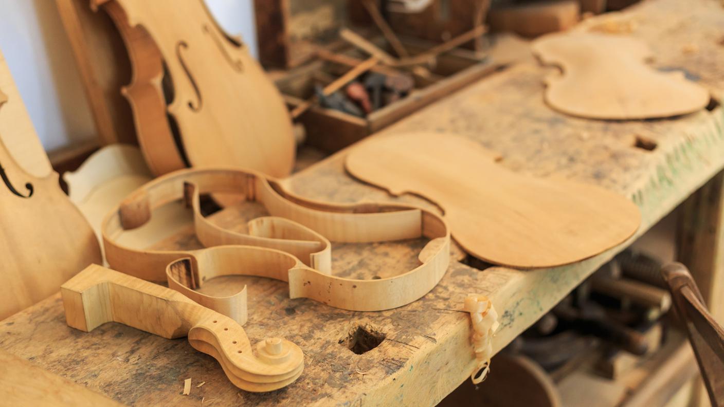 liutaio, creare un violino, legno
