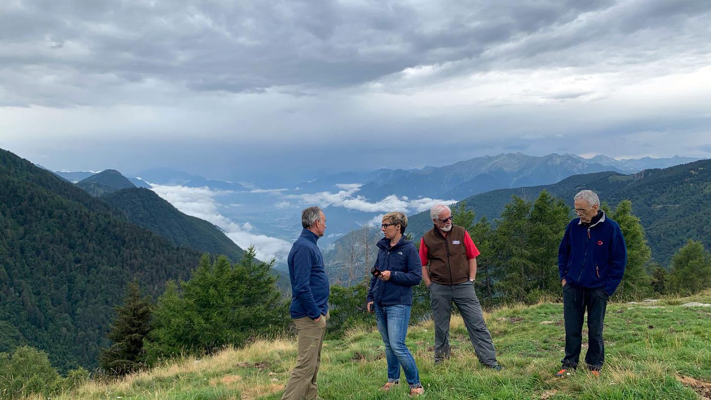Daniele Maffei, Lara Montagna, Valerio Faretti e Renato Bontognali sull'Alpe Giumello