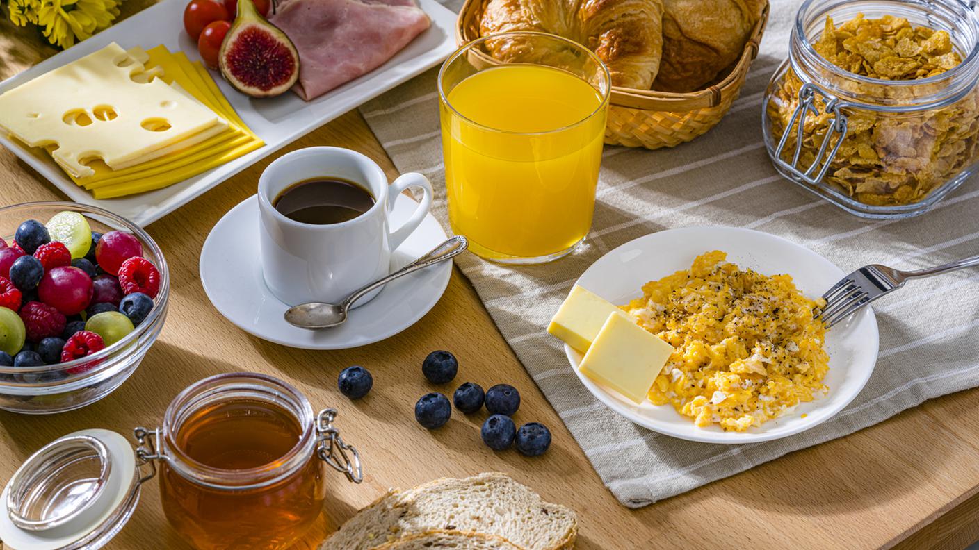 colazione, Breakfast, caffé, cereali, formaggio, croissant