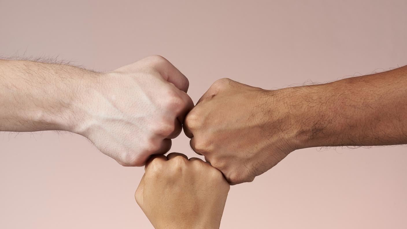 iStock-Nicaragua, Lavoro di squadra, Tre persone, Mano, Pugno