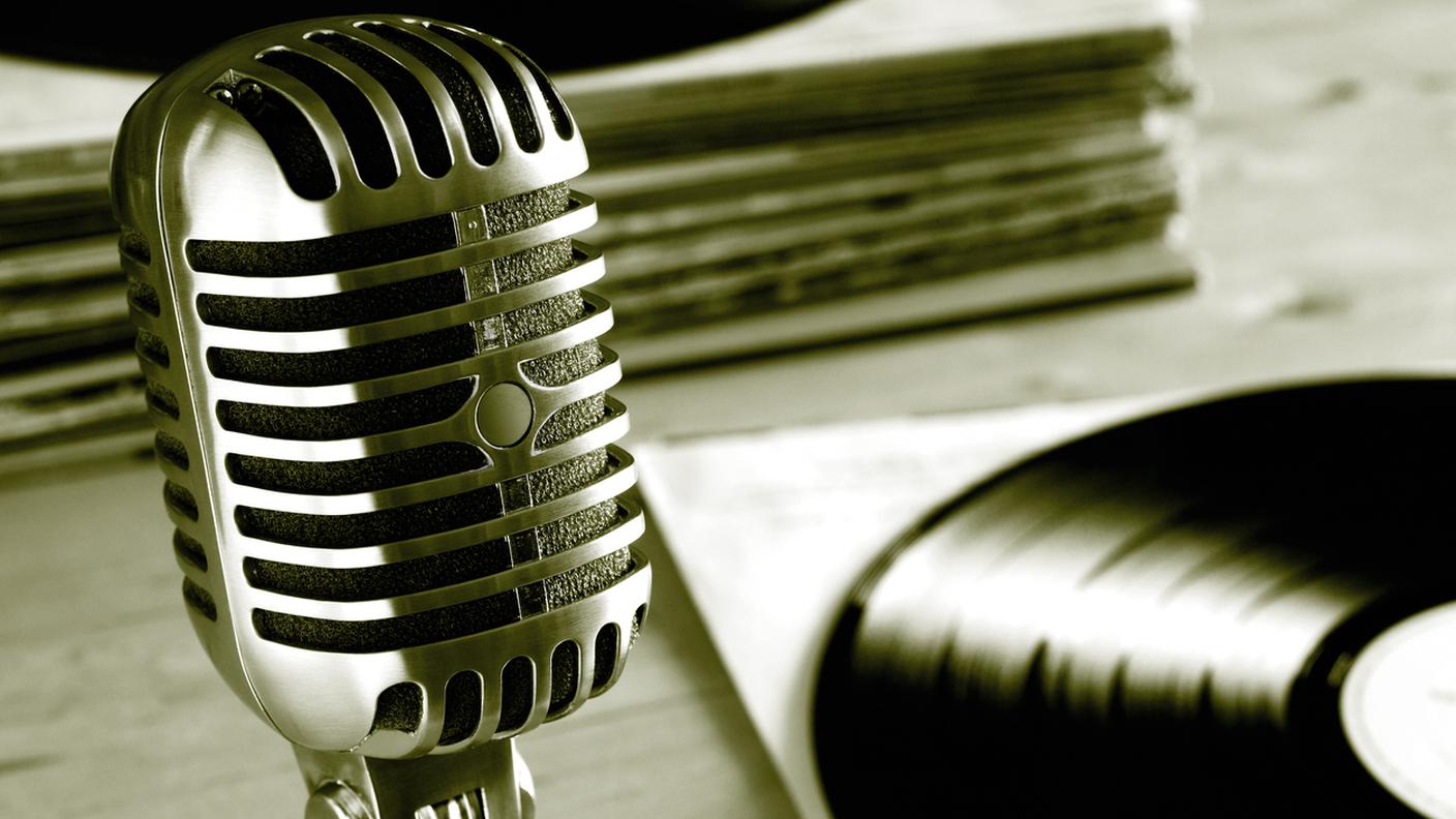 Radio microfono Vintage con vinile documenti