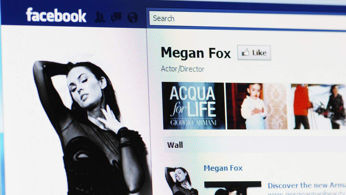 Facebook Megan Fox
