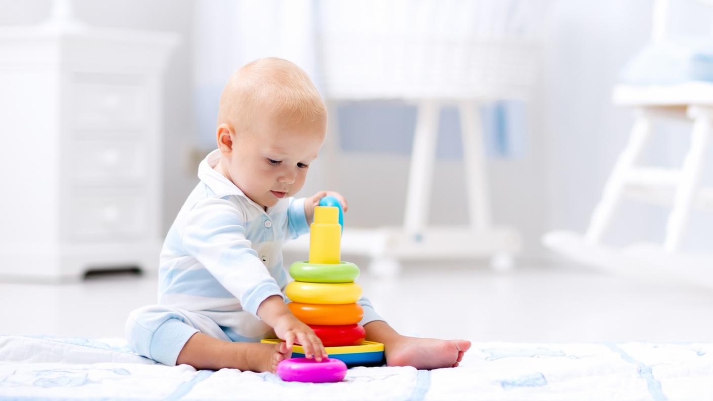 bambina, giocare