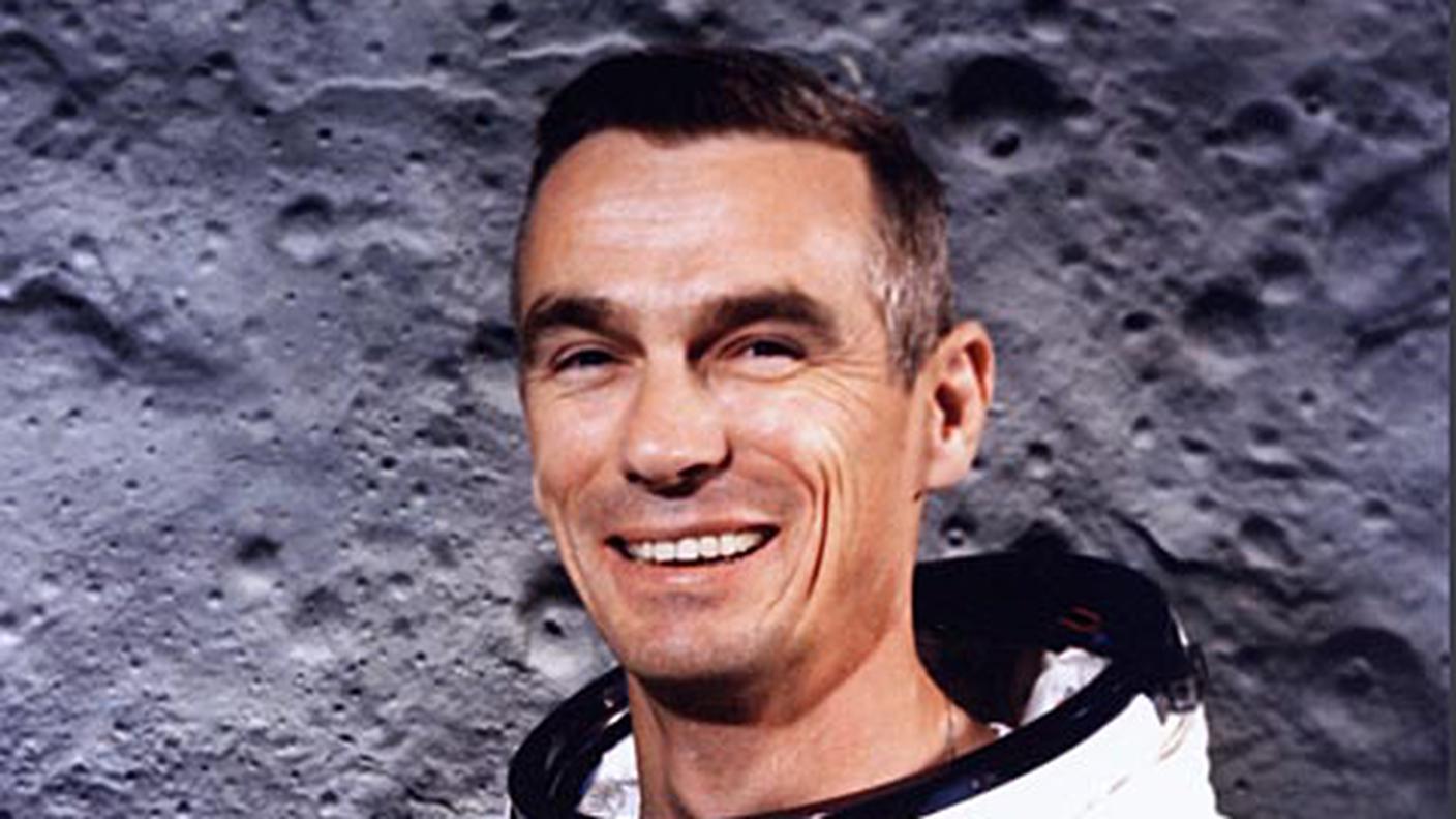 Gene Cernan, l’ultimo essere umano ad aver calcato il suolo lunare nel dicembre del 1972 con la missione Apollo 17