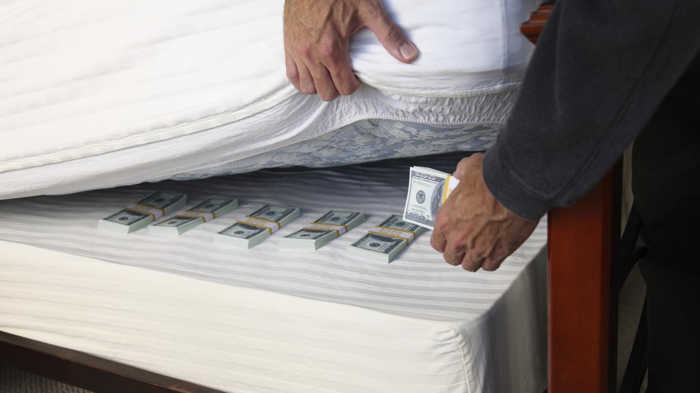 Materasso, nascondere, soldi, evasione fiscale