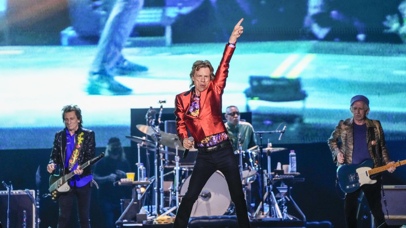Mick Jagger, al centro, Ronnie Wood, a sinistra, e Keith Richards, a destra, della band Rolling Stones, durante il loro tour Sixty Stones Europe 2022 di Madrid