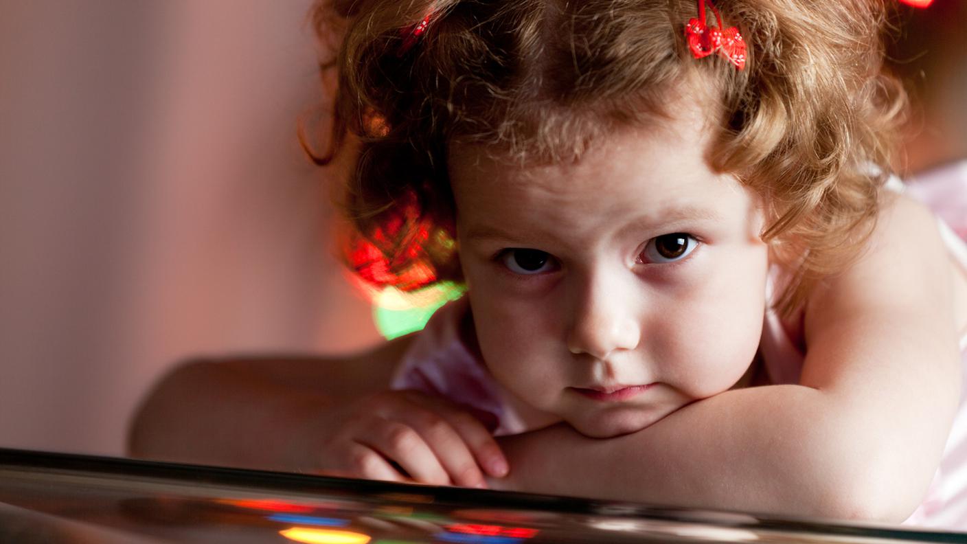 bambina timida, sensibile
