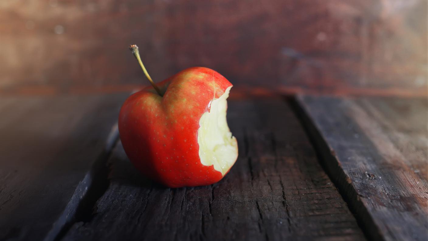 iStock-cibo, spreco, mela 