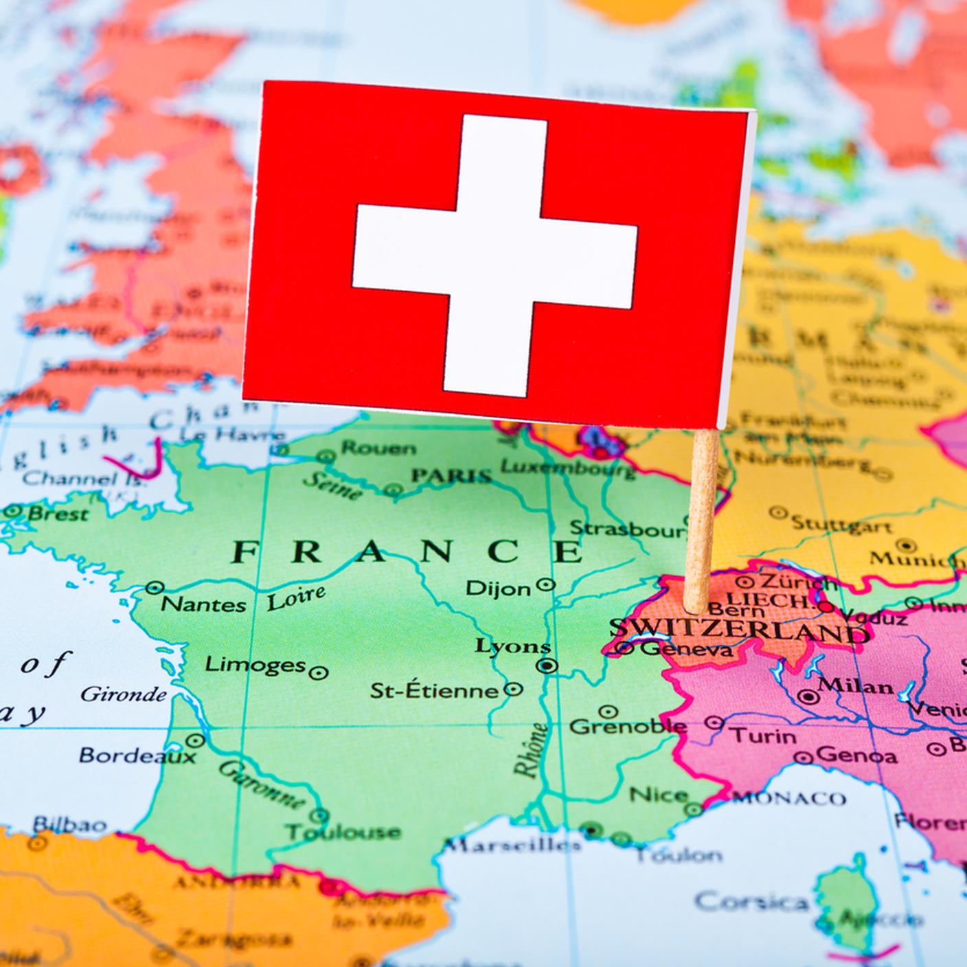 iStock-Carta geografica, Svizzera, Bandiera della Svizzera, Europa - Continente, Bandiera