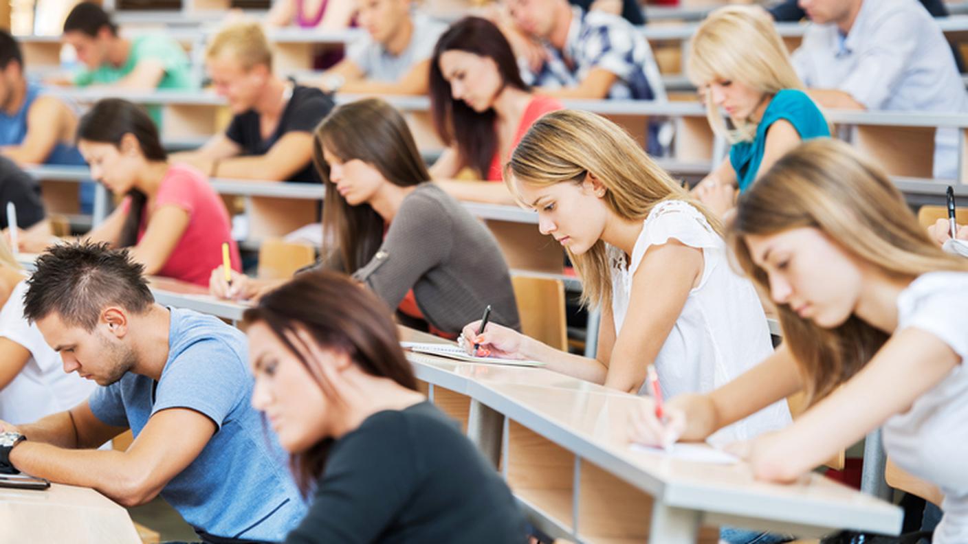 Esame, studenti, maturità, universtià, aula