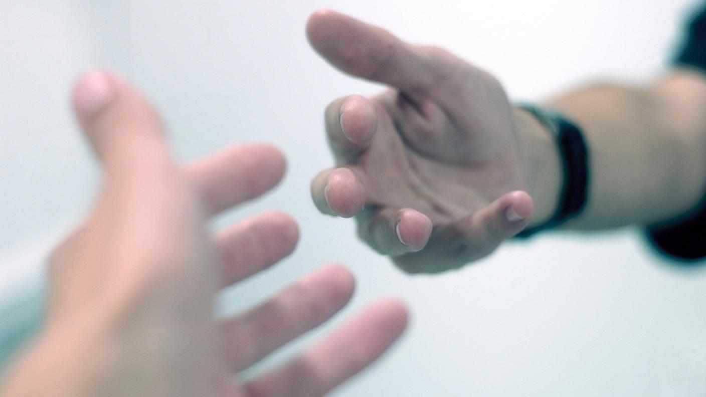 iStock_empatia_aiuto_solidarieta_mani.jpg