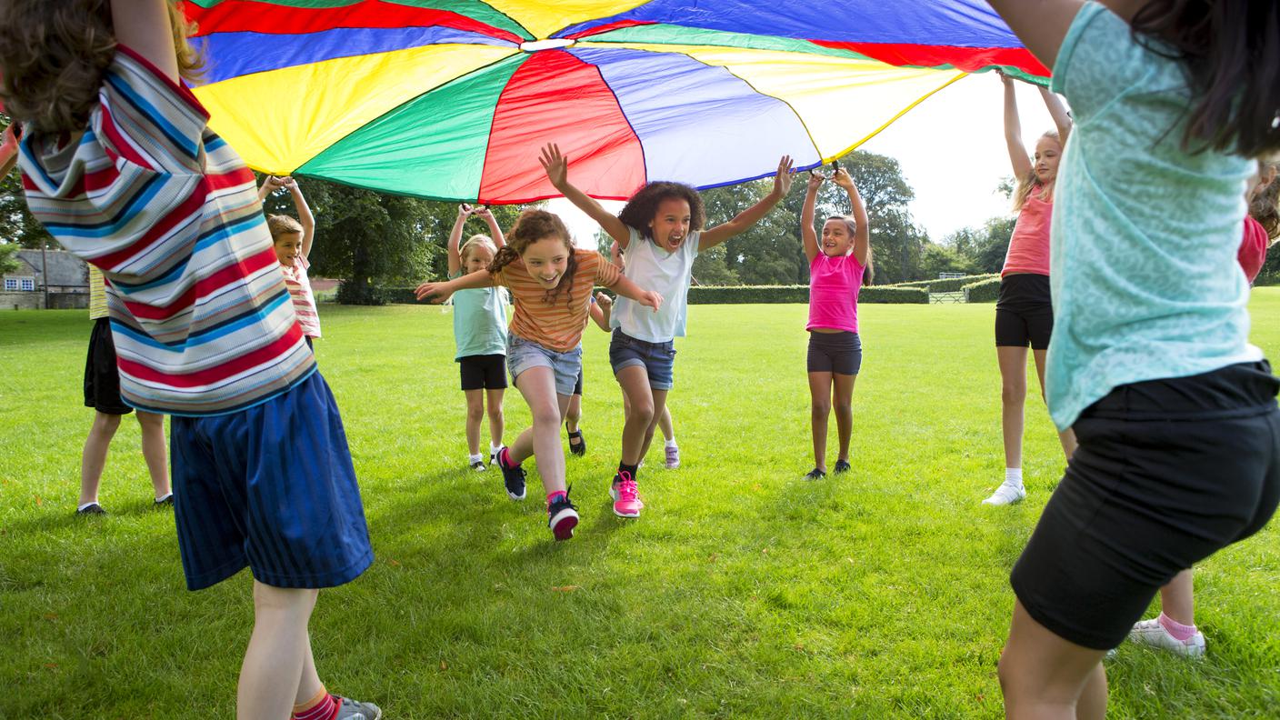 Colonie, l’altra vacanza di bambini e ragazzi, colonie estive, ragazzi, bambini, giocare