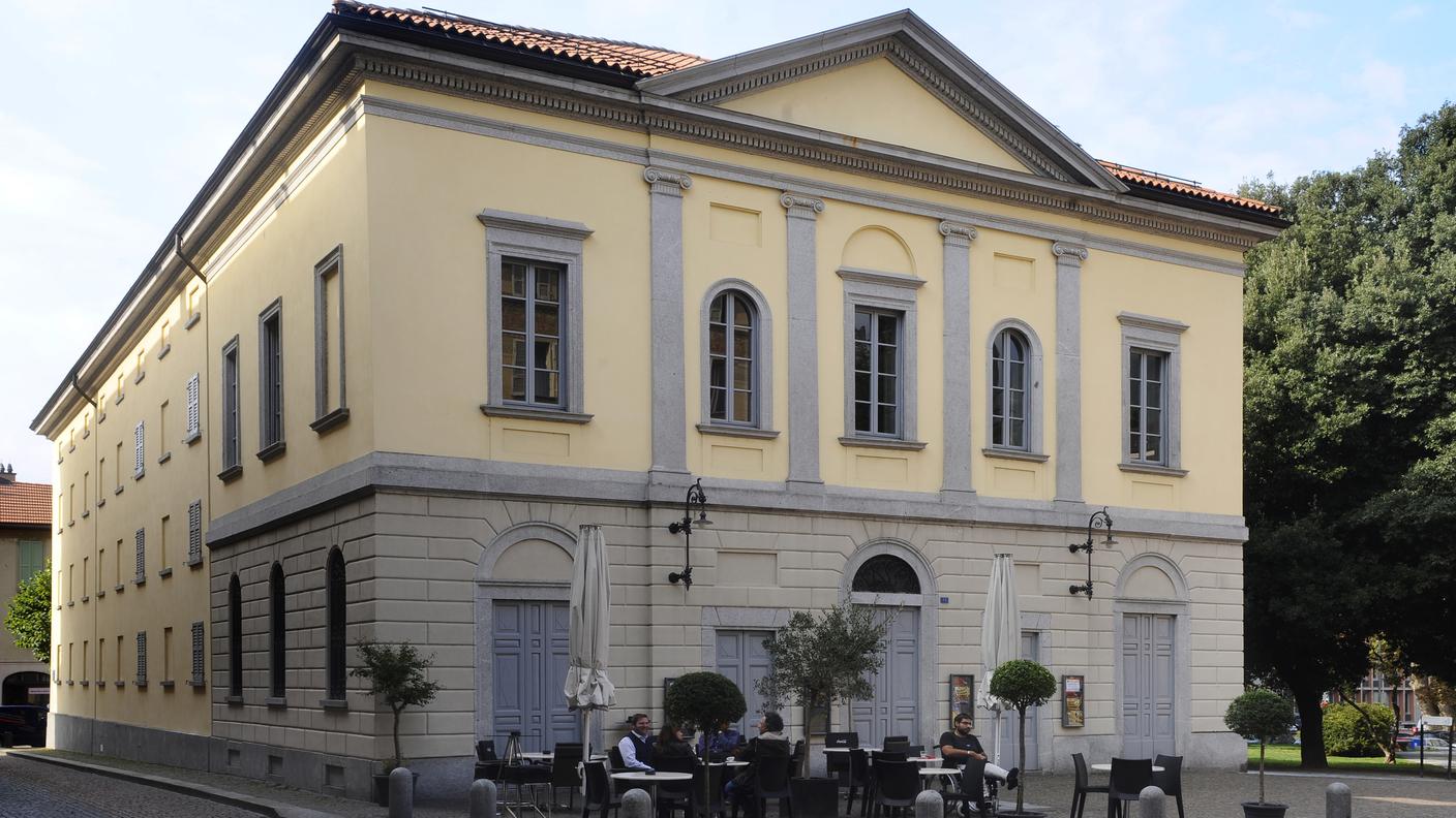 Nella foto una veduta esterna del Teatro Sociale di Bellinzona