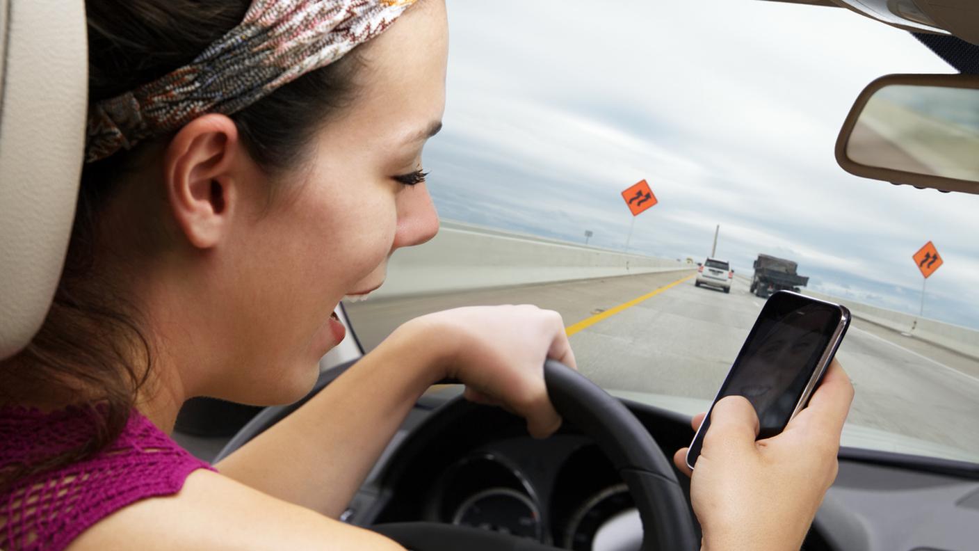 Guidare, Mandare un SMS, Telefono cellulare, Telefono, Smart phone