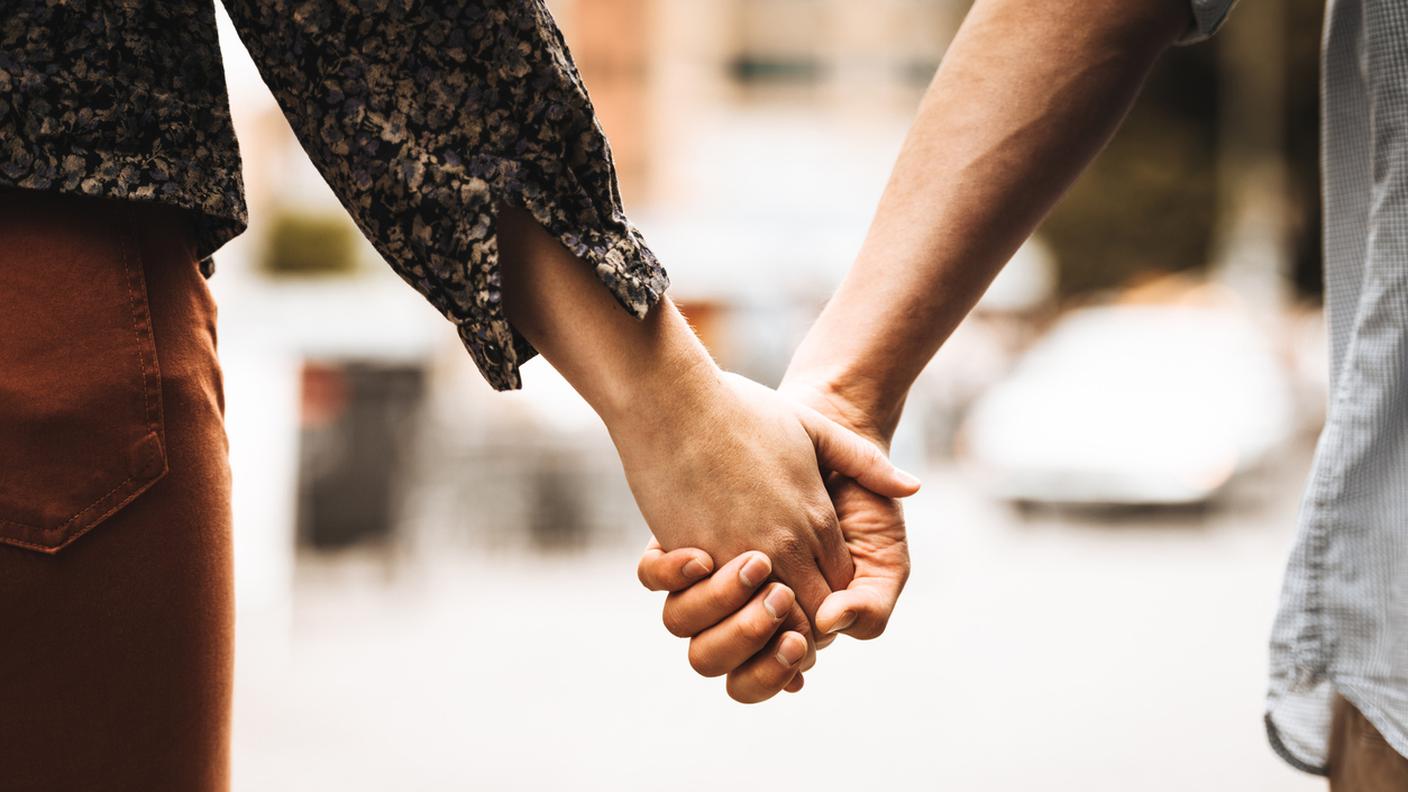 tenersi per mano