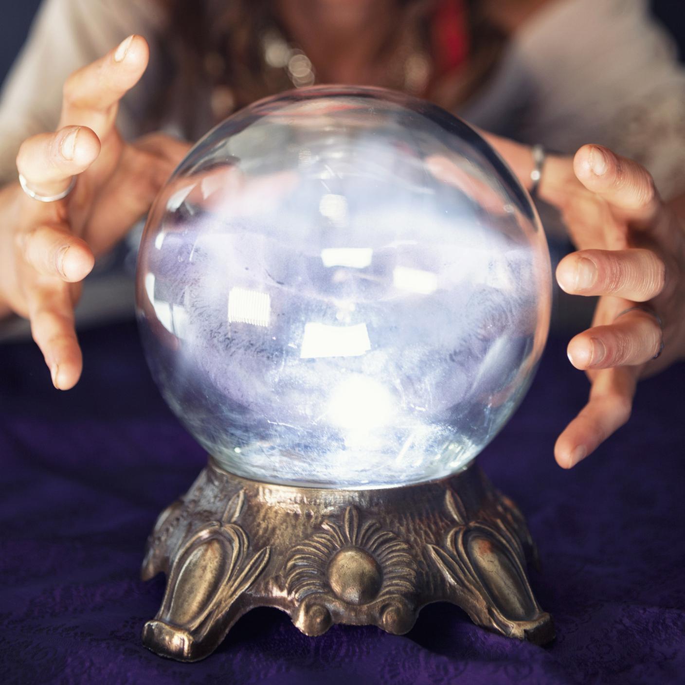 sfera di cristallo, previsioni futuro