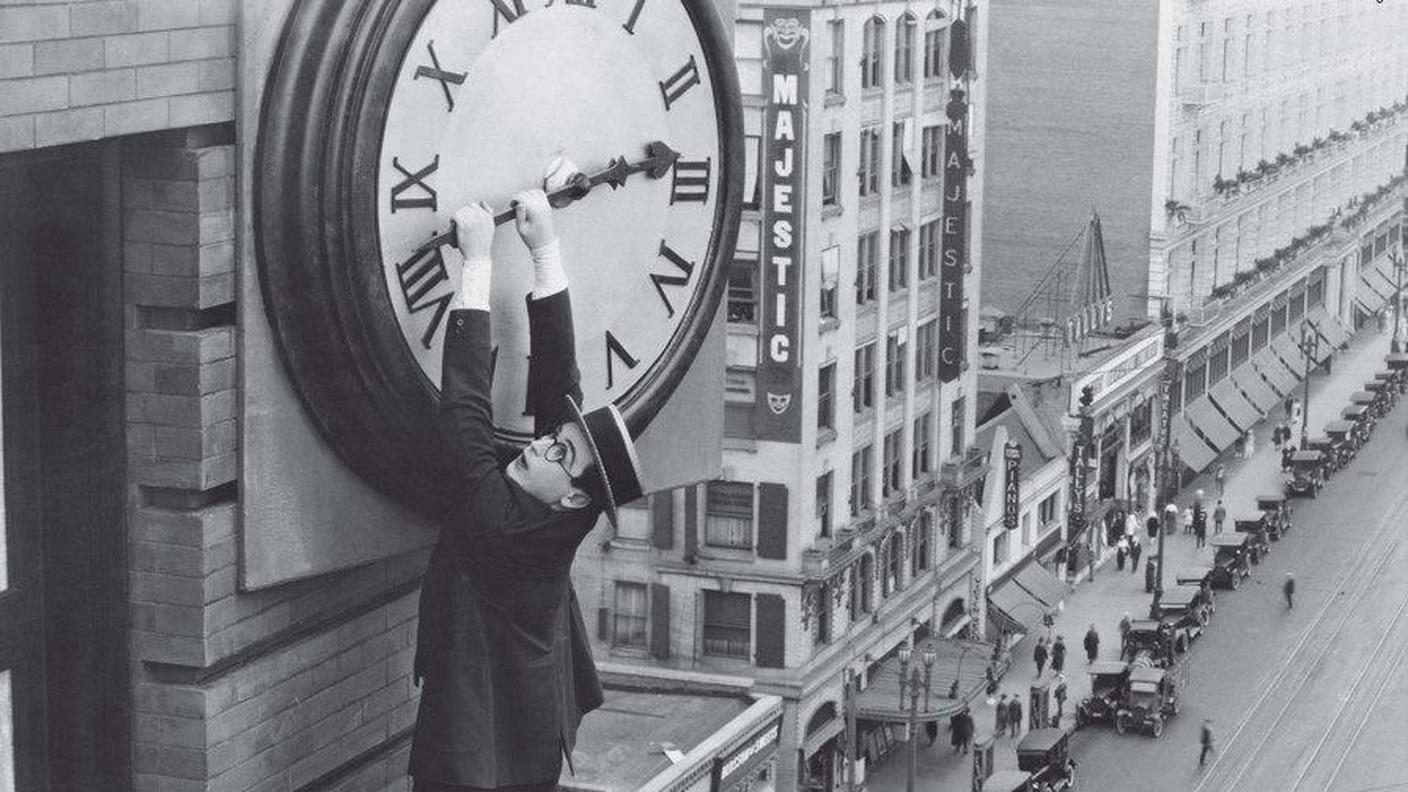 Harold Lloyd nel film "Preferisco l'ascensore"