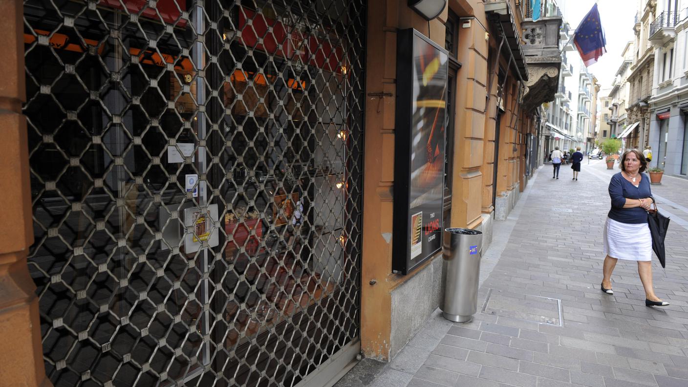 Lugano, Via Nassa: negozio chiuso