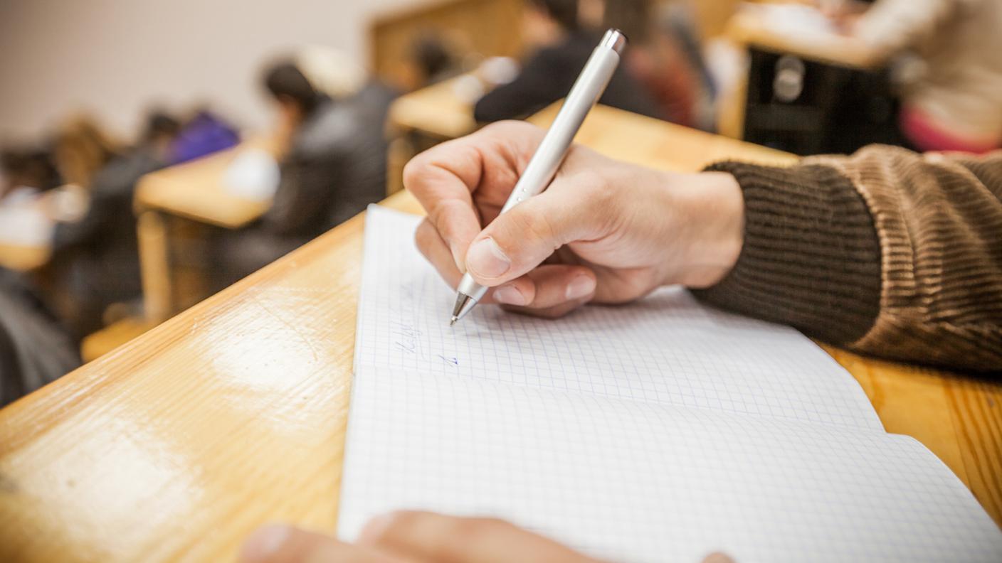 Studente, università, scrivere, esame
