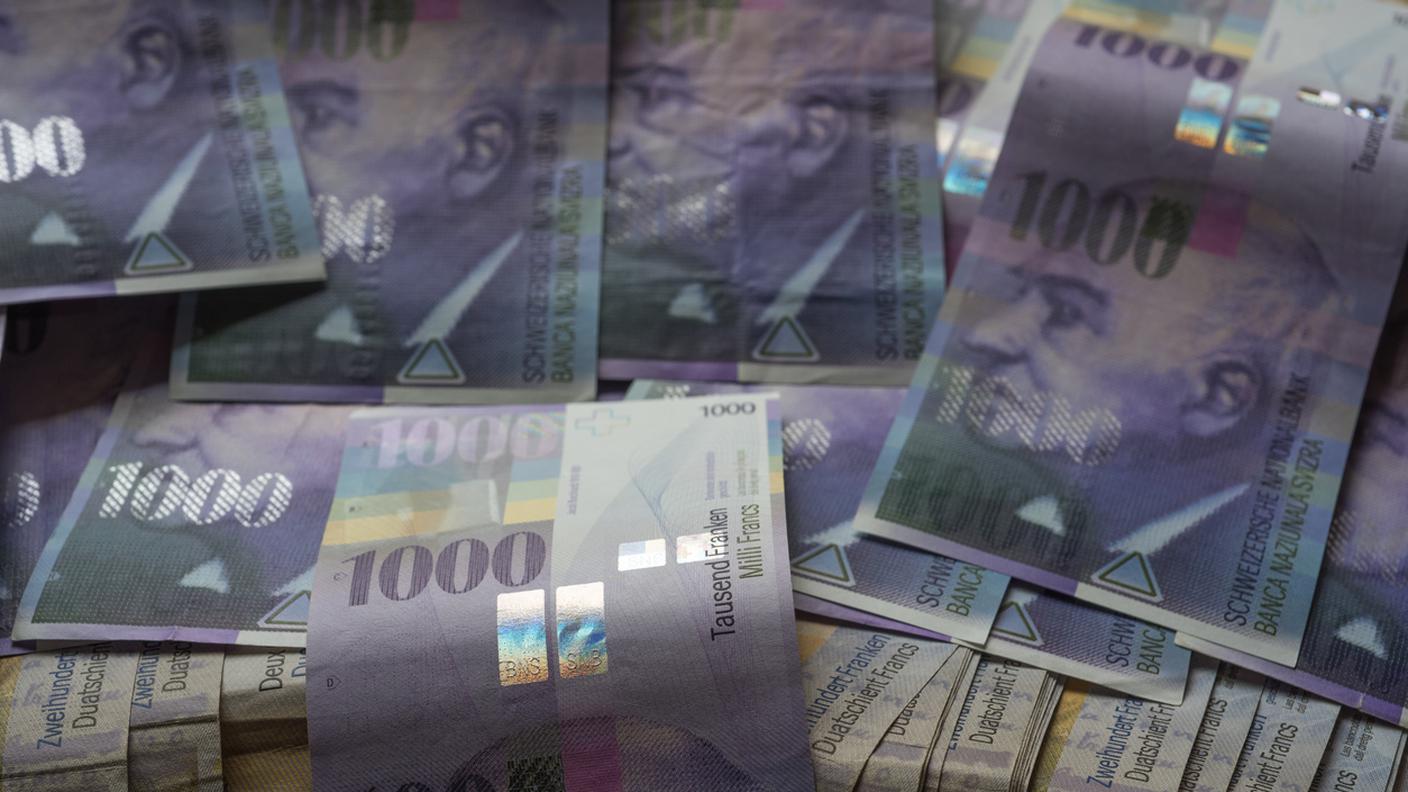 banconote svizzere, soldi, mille franchi