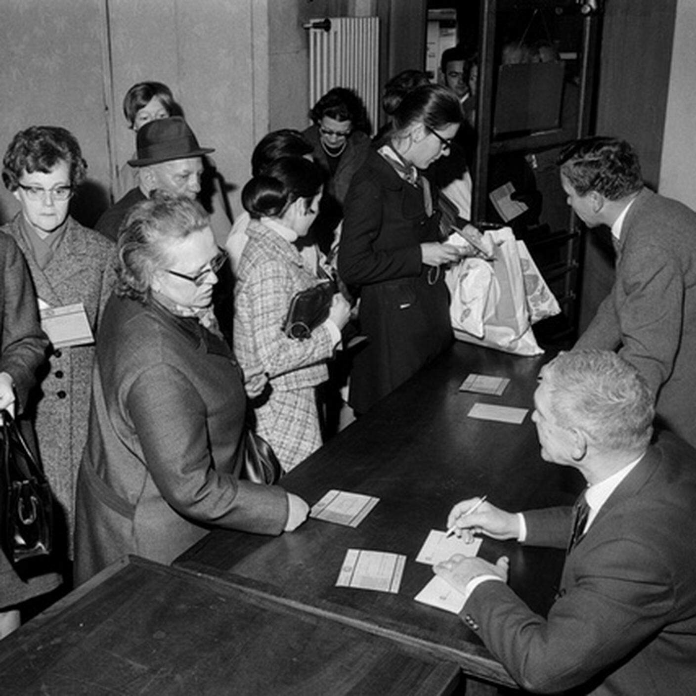 Voto donne 1969, urne