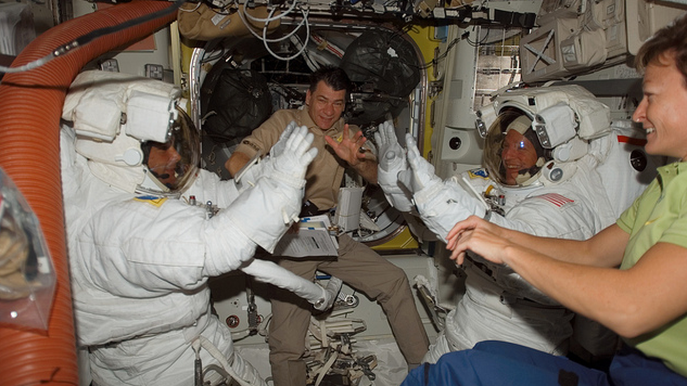 Paolo Nespoli durante la missione Space Shuttle Discovery con il volo STS-120, 26 ottobre 2007