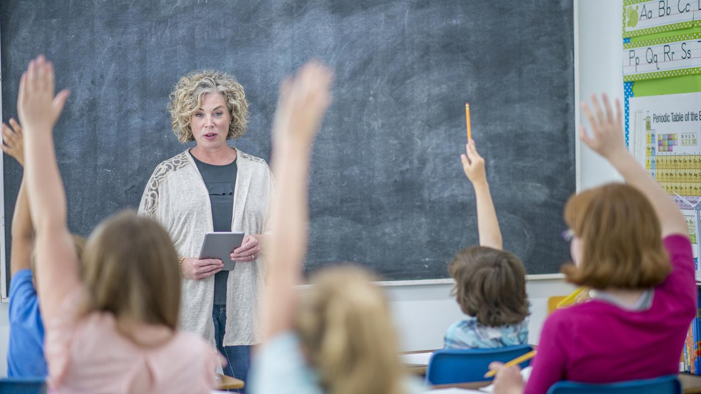 docente, scuola, donna, classe, allievi, lavagna